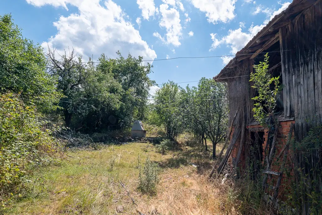 1.490 m² boomgaard met 2 oude huizen en 1 schuur in Podgore, Vidin - Bulgarije