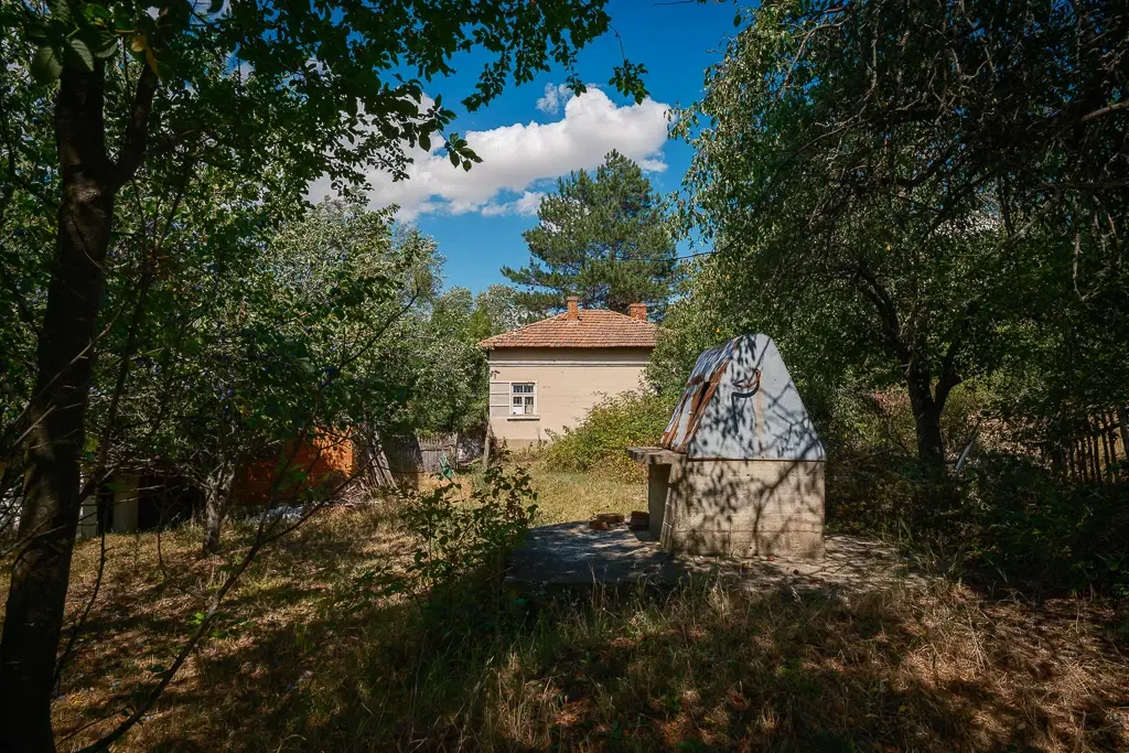 1.490 m² boomgaard met 2 oude huizen en 1 schuur in Podgore, Vidin - Bulgarije