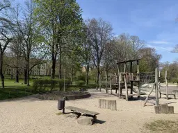 Idyllisch 3-zijdig landgoed op perceel van 4.180 m² in Zettlitz - Duitsland