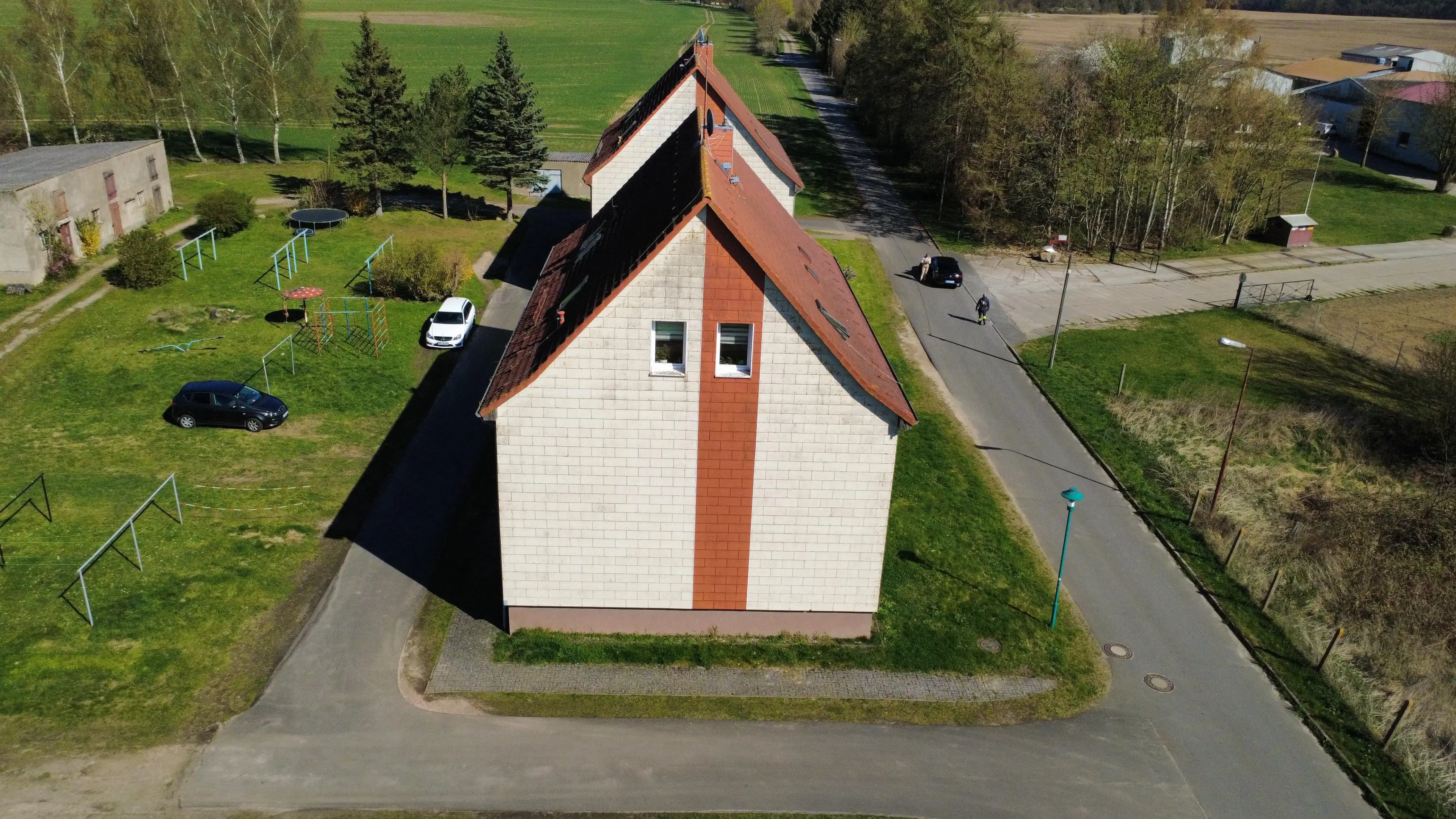 6 appartementen, bouwjaar: 1983 (huursom € 28.537,80) in Behren-Lübchin - Duitsland