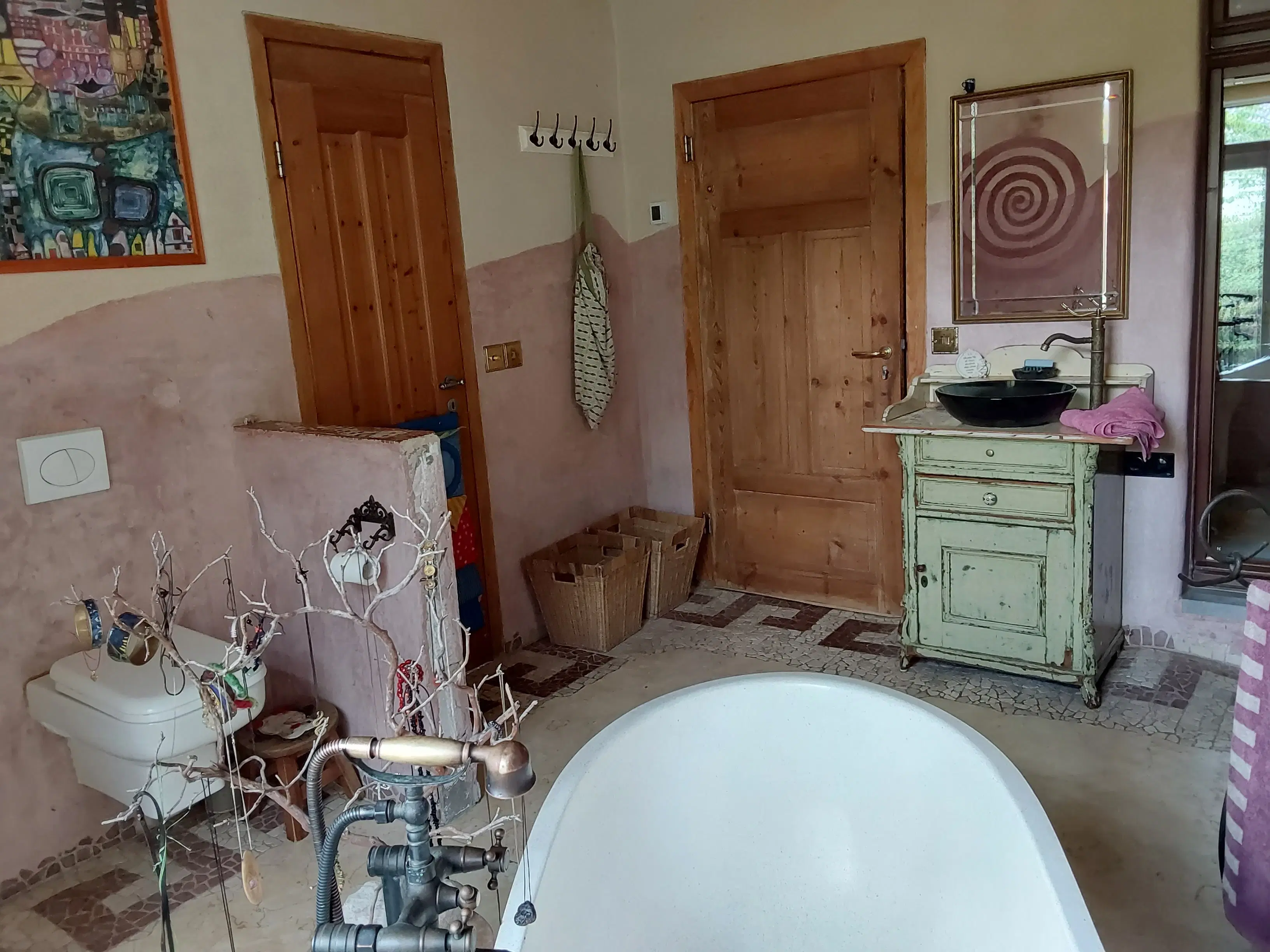 Villa op 1.8 ha perceel, tuin, bos, sauna, bron + bedrijf in Sonneberg - Duitsland