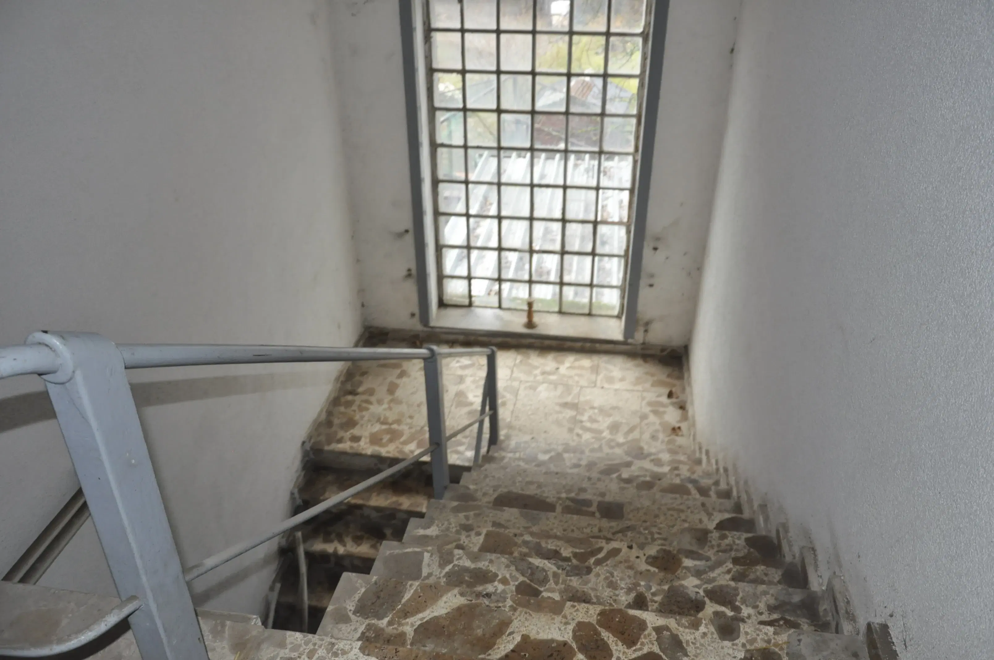 Villa op 1.8 ha perceel, tuin, bos, sauna, bron + bedrijf in Sonneberg - Duitsland