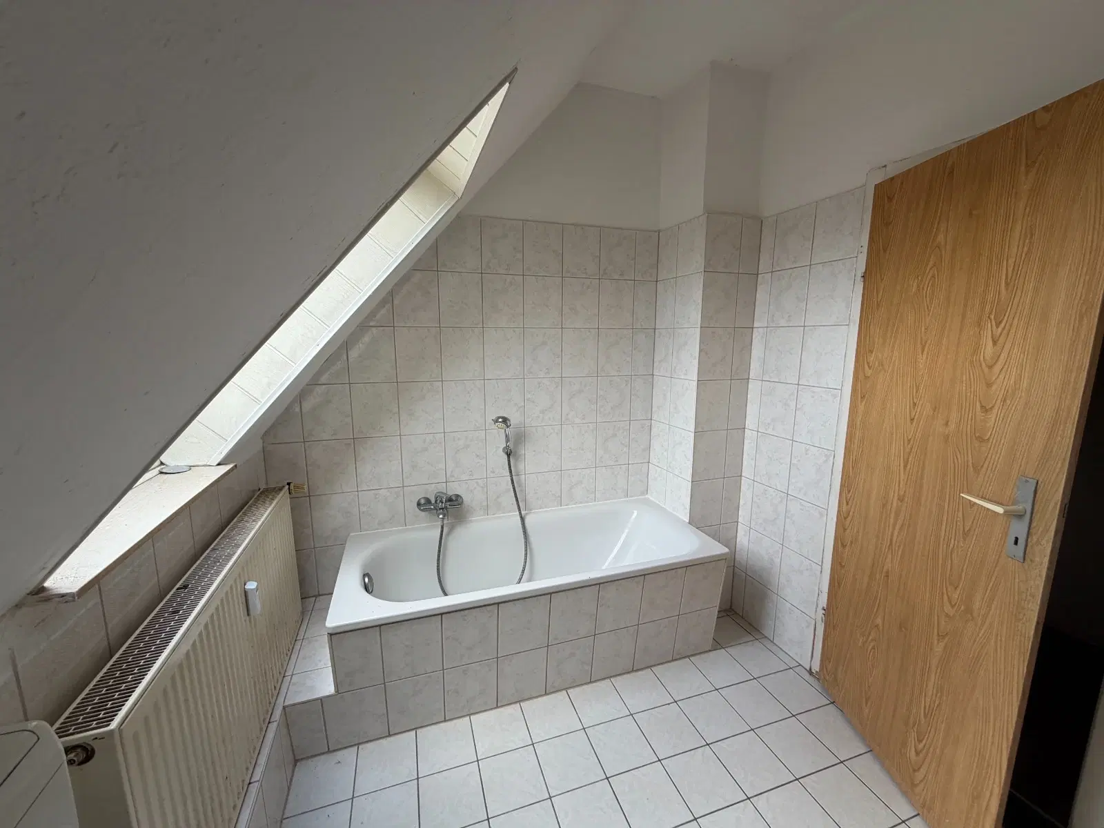 6 appartementen, bouwjaar: 1983 (huursom € 28.537,80) in Behren-Lübchin - Duitsland