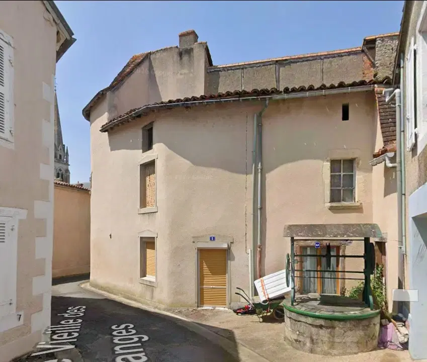 3-verdiepingen Middeleeuws woonhuis in Montmorillon - Frankrijk